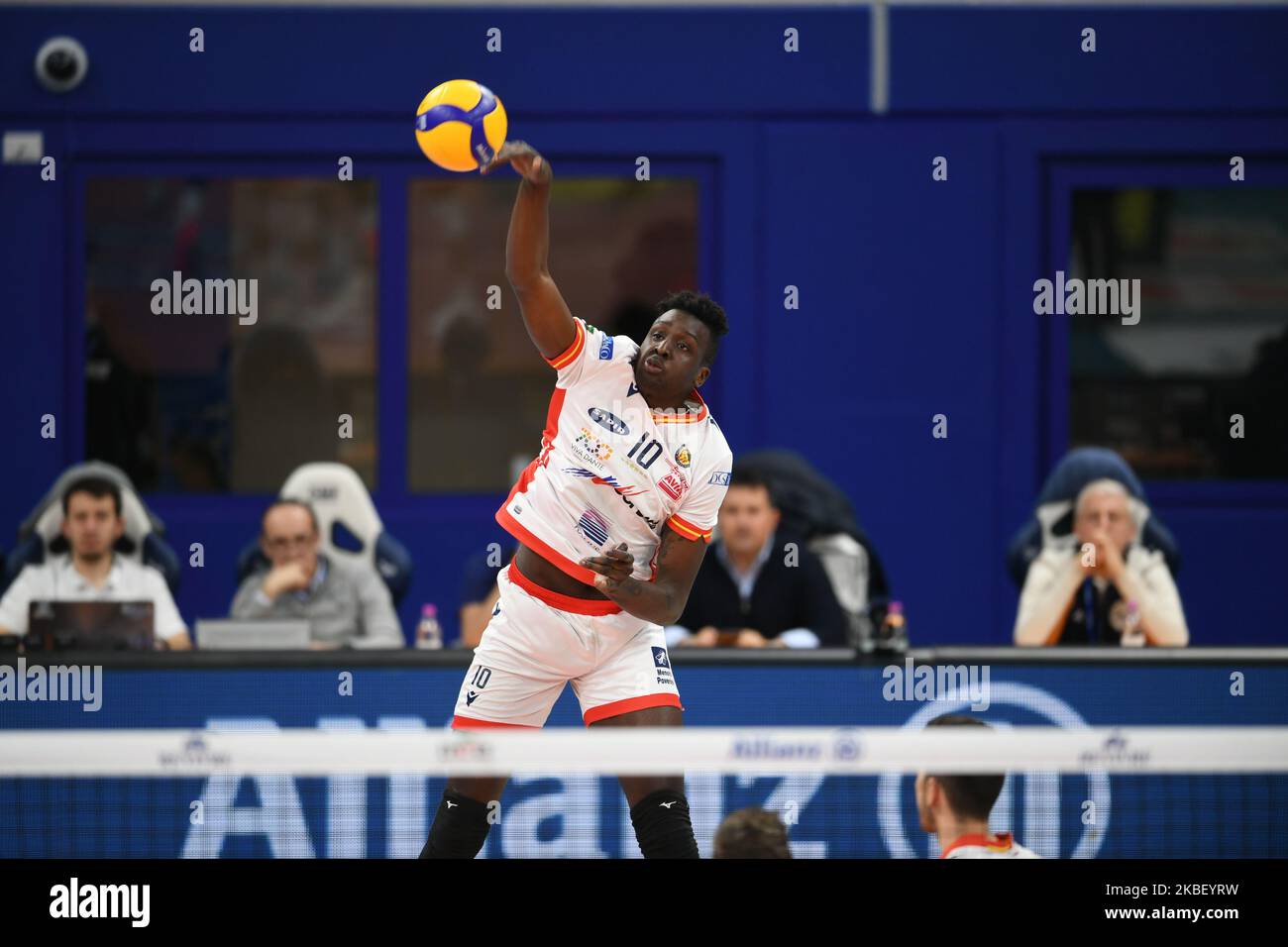 Der kanadische Spieler Vernon-Evans Sharone vom Team Consar Ravenna spielt während der 15.. Runde der SuperLega Credem Banca Serie A von Allianz Powervolley Milano und Consar Ravenna (Foto: Andrea Diodato/NurPhoto) Stockfoto