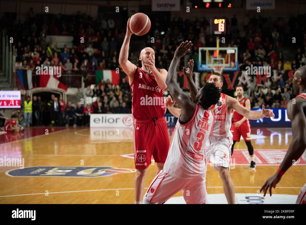 -3 Hrvoje Peric Pallacanestro Trieste in Aktion während des Italien Lega Basket der Serie A , Openjobmetis Varese - Pallacanestro Trieste 19. Januar 2020 in Varese Palasport Enerxenia Arena (Foto: Fabio Averna/NurPhoto) Stockfoto