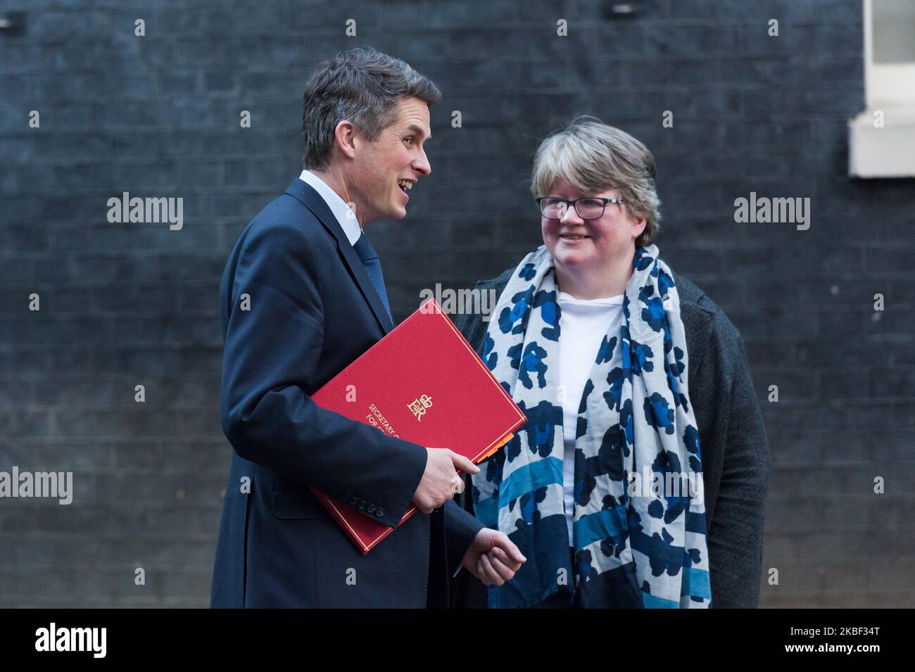 Der Bildungsminister Gavin Williamson (L) und die Ministerin für Arbeit und Pensionen Therese Coffey (R) nehmen am 21. Januar 2020 in London, England, an einer wöchentlichen Kabinettssitzung in der Downing Street im Zentrum Londons Teil. (Foto von Wiktor Szymanowicz/NurPhoto) Stockfoto