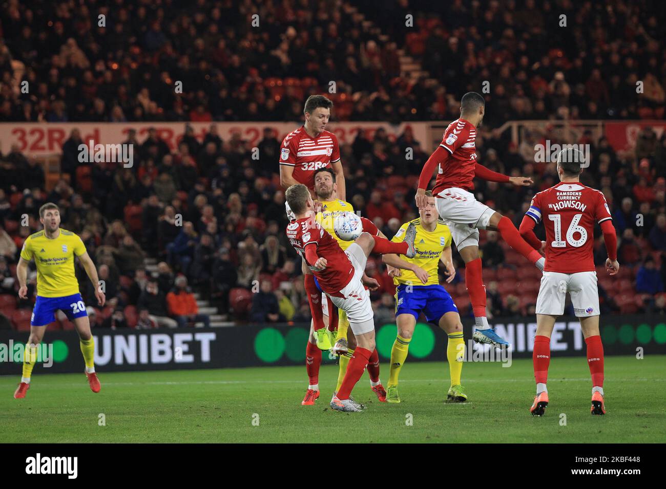 Dael Fry und George Saville bestreitet einen Header mit Lukas Jutkiewicz aus Birmingham City während des Sky Bet Championship-Spiels zwischen Middlesbrough und Birmingham City im Riverside Stadium, Middlesbrough am Dienstag, den 21.. Januar 2020. (Foto von Mark Fletcher/MI News/NurPhoto) Stockfoto