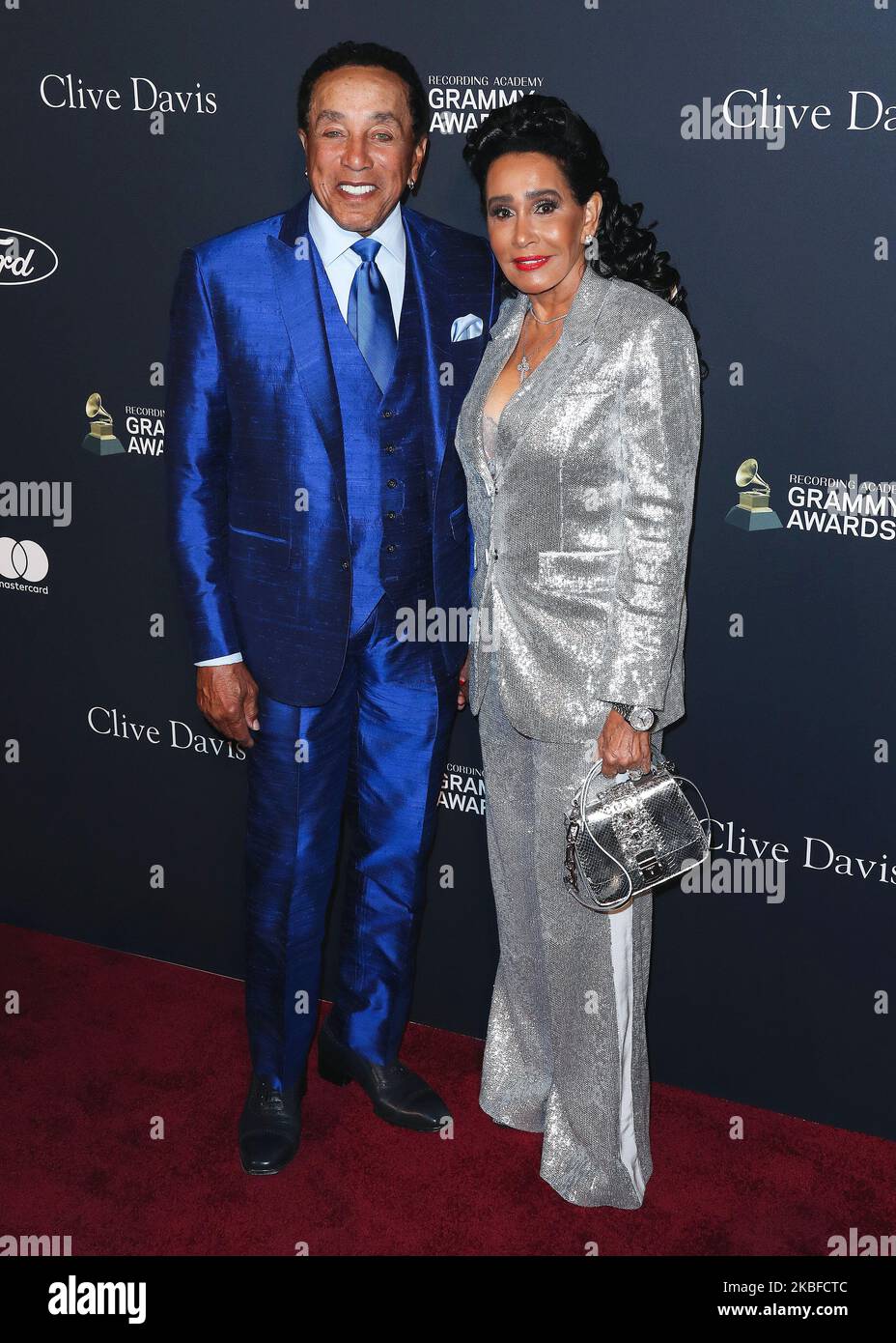 BEVERLY HILLS, LOS ANGELES, KALIFORNIEN, USA - 25. JANUAR: Smokey Robinson und Frances Glandney kommen zur Recording Academy und Clive Davis' Pre-GRAMMY Gala 2020, die am 25. Januar 2020 im Beverly Hilton Hotel in Beverly Hills, Los Angeles, Kalifornien, USA, stattfand. (Foto von Xavier Collin/Image Press Agency/NurPhoto) Stockfoto