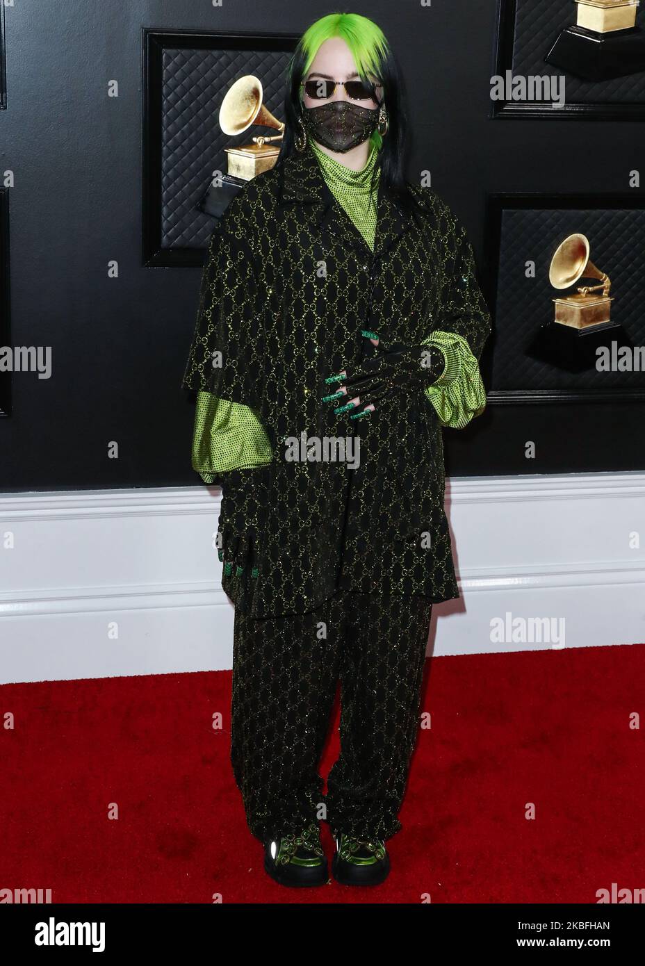 LOS ANGELES, KALIFORNIEN, USA - 26. JANUAR: Sängerin Billie Eilish mit Gucci kommt bei den jährlichen GRAMMY Awards 62. an, die am 26. Januar 2020 im Staples Center in Los Angeles, Kalifornien, USA, verliehen wurden. (Foto von Xavier Collin/Image Press Agency/NurPhoto) Stockfoto