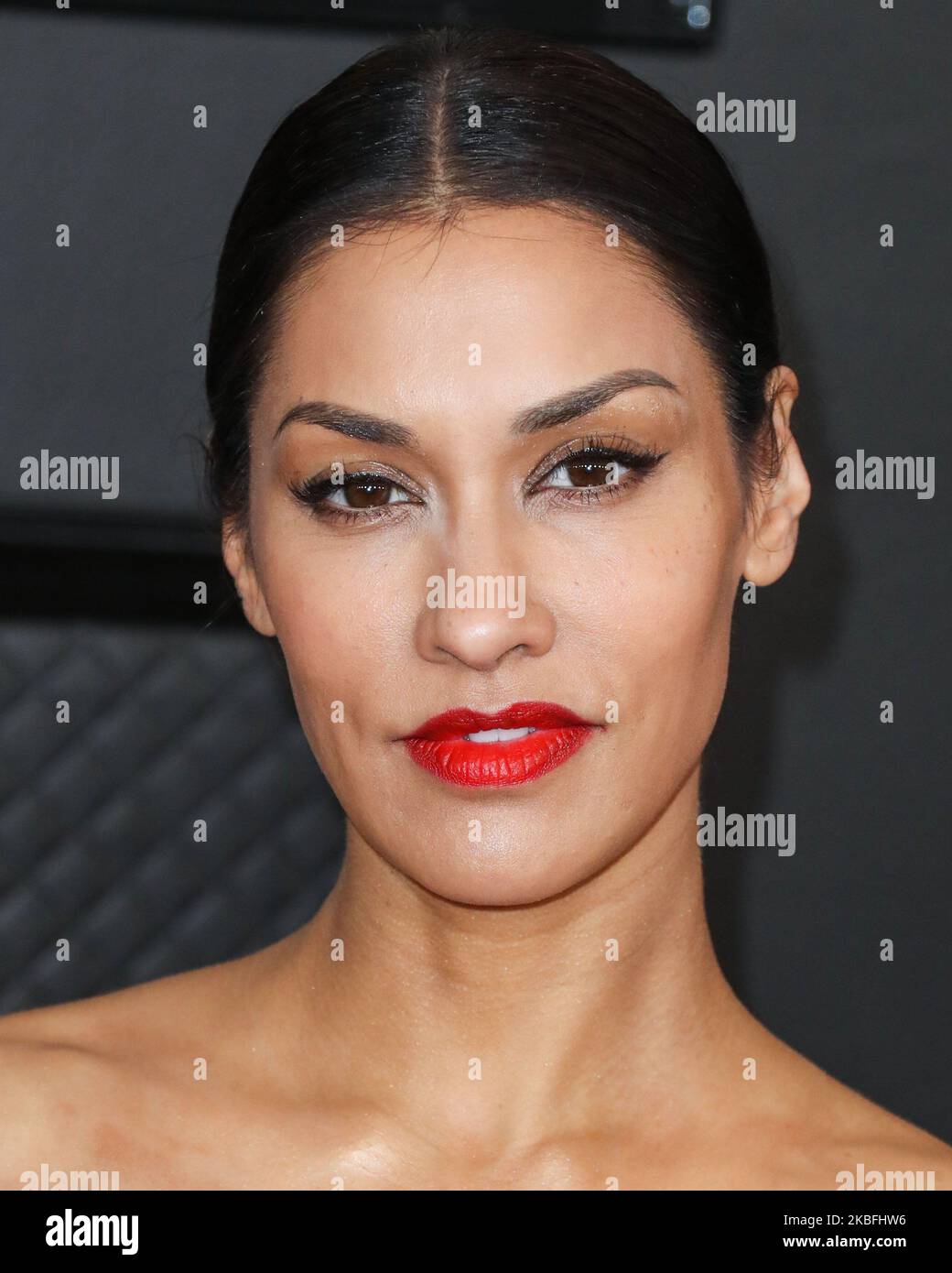 LOS ANGELES, KALIFORNIEN, USA – 26. JANUAR: Janina Gavankar kommt bei den jährlichen GRAMMY Awards 62. an, die am 26. Januar 2020 im Staples Center in Los Angeles, Kalifornien, USA, verliehen wurden. (Foto von Xavier Collin/Image Press Agency/NurPhoto) Stockfoto