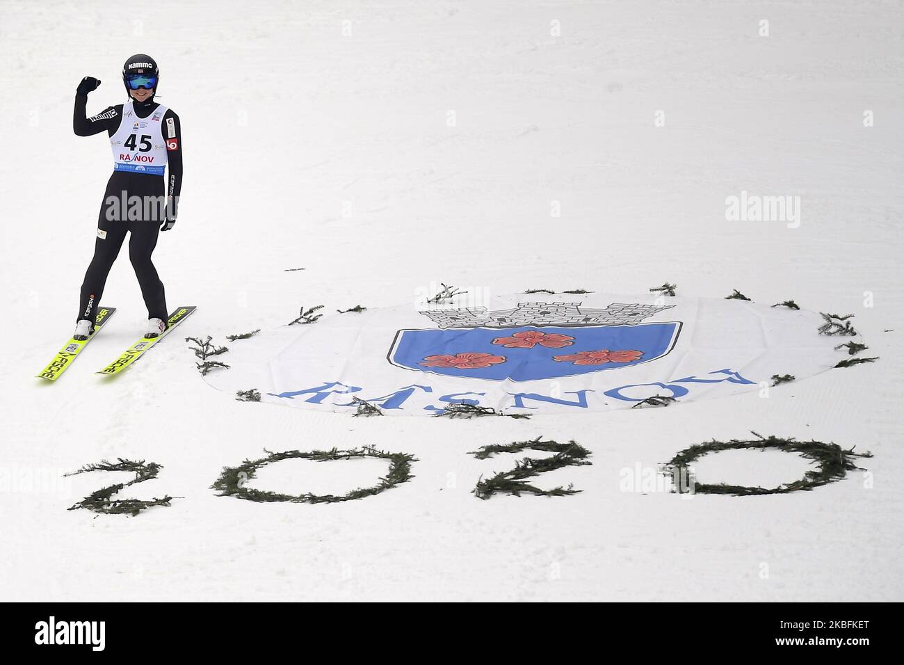 Maren Lunddy aus Norwegen in Aktion während der FIS Skisprung-Frauenweltmeisterschaft in Rasnov, Rumänien, 26. Januar 2020 (Foto: Alex Nicodim/NurPhoto) Stockfoto