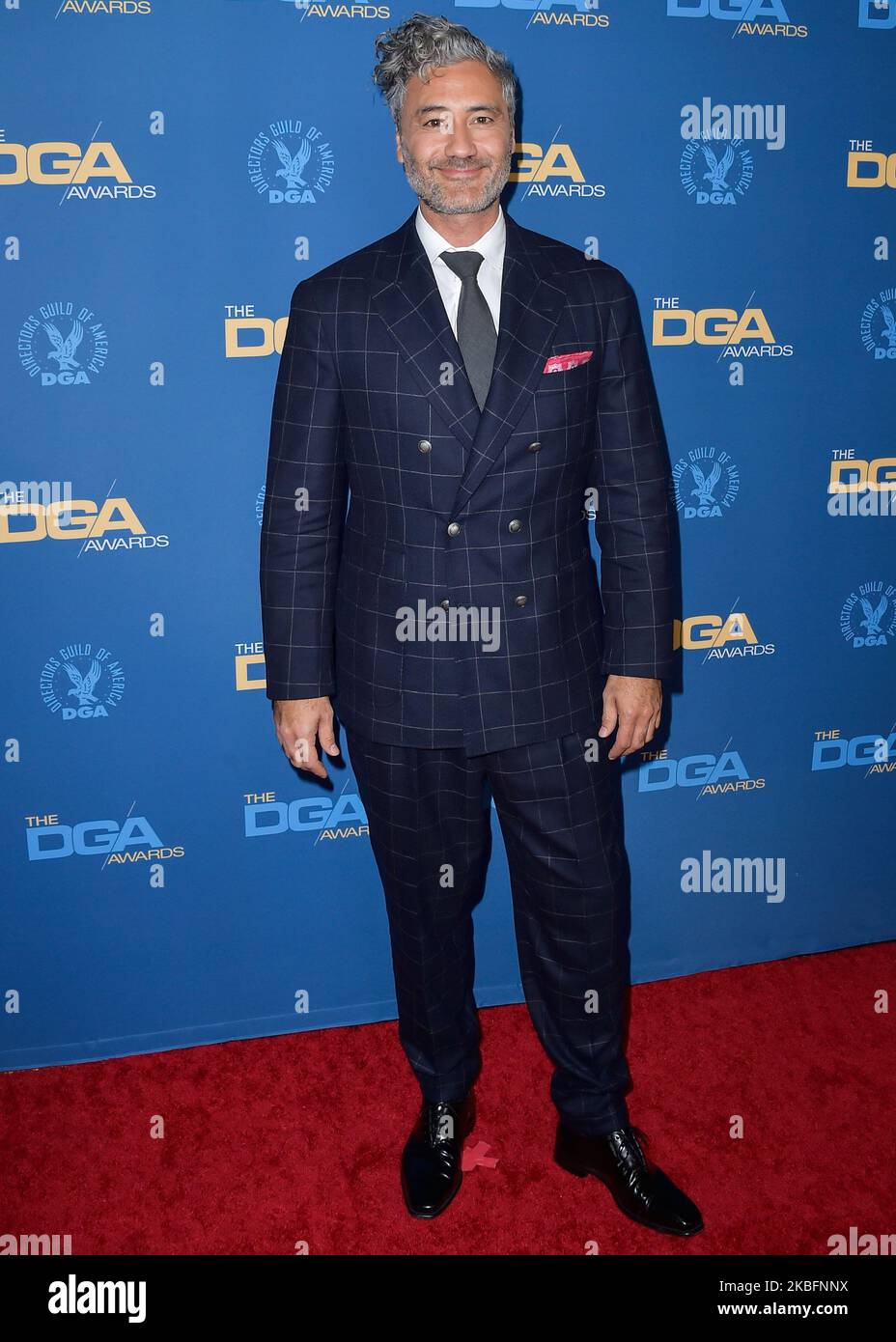 LOS ANGELES, KALIFORNIEN, USA - 25. JANUAR: Direktorin Taika Waitit kommt bei den Annual Directors Guild of America Awards 72. im Ritz-Carlton Hotel in L.A. an Live am 25. Januar 2020 in Los Angeles, California, USA. (Foto von Image Press Agency/NurPhoto) Stockfoto