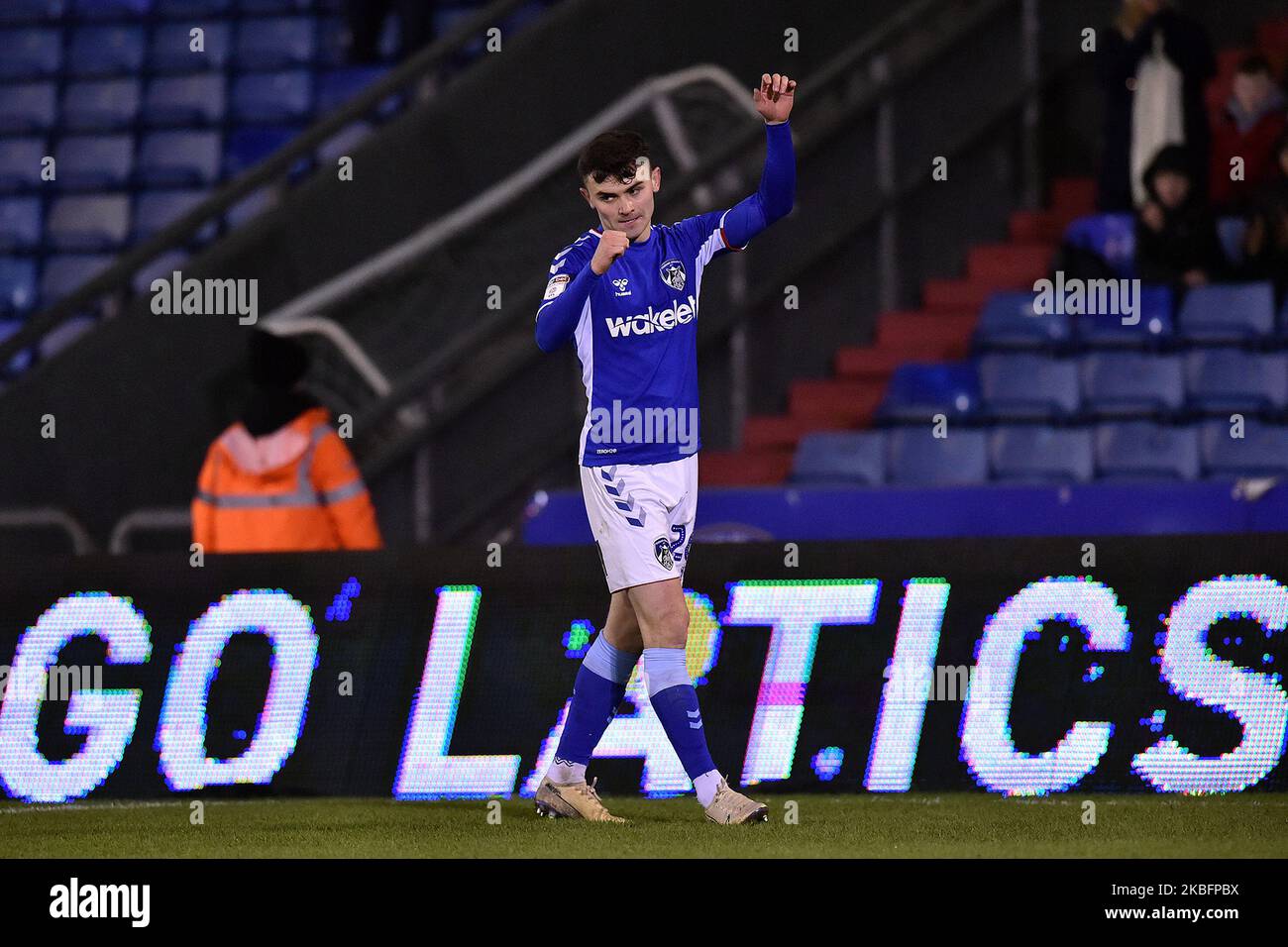 Jonny Smith von Oldham Athletic feiert das erste Tor seiner Seite beim Sky Bet League 2-Spiel zwischen Oldham Athletic und Mansfield Town am Dienstag, den 28.. Januar 2020 im Boundary Park, Oldham. (Foto von Eddie Garvey/MI News/NurPhoto) Stockfoto