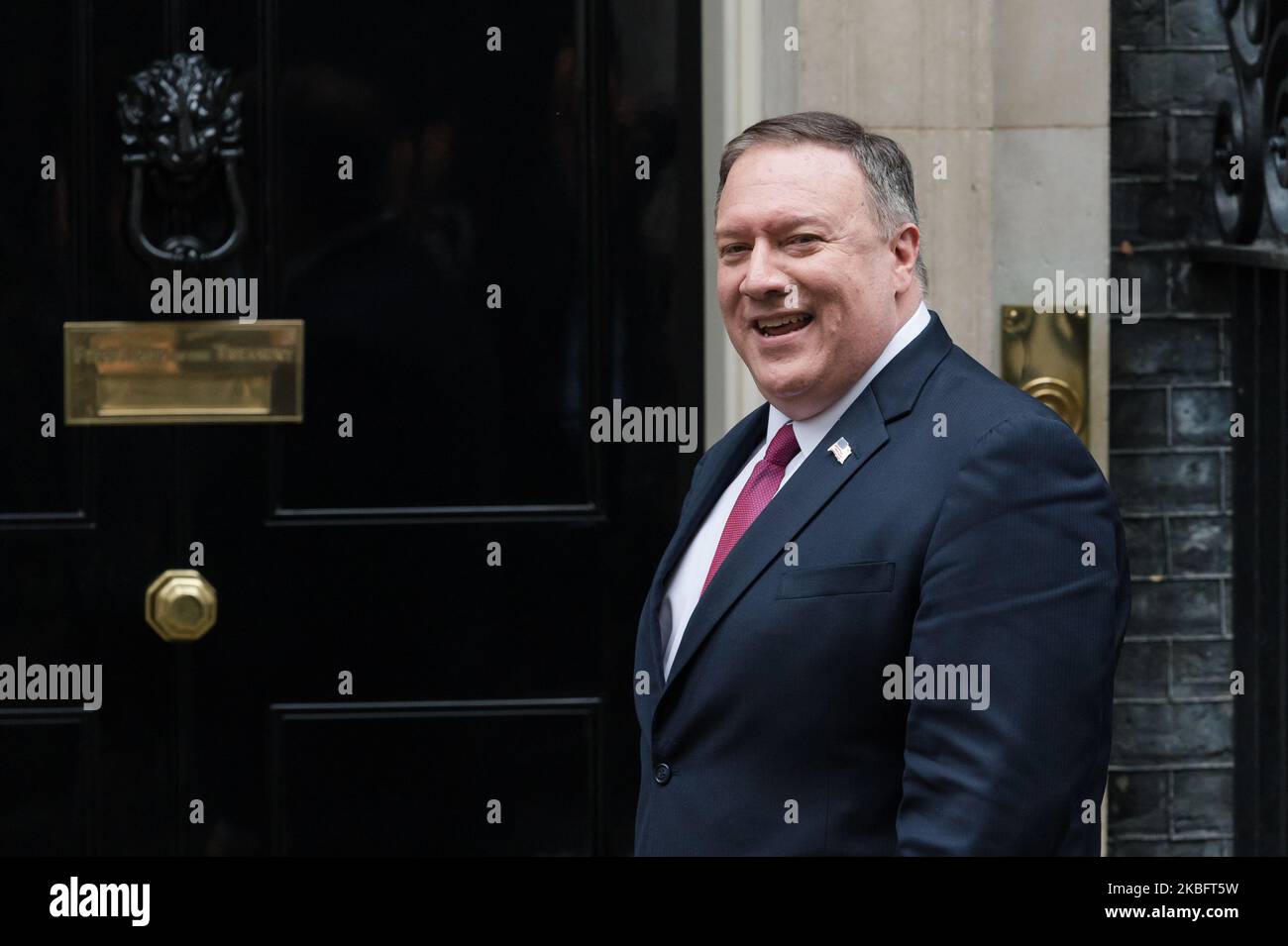 US-Außenminister Mike Pompeo trifft am 30. Januar 2020 in London, England, in der Downing Street 10 zu Gesprächen mit dem britischen Premierminister Boris Johnson ein. Der Besuch von Pompeo fällt mit der Entscheidung Großbritanniens zusammen, dem chinesischen Technologieunternehmen Huawei den eingeschränkten Zugang zum Aufbau des britischen Telekommunikationsnetzes von 5G zu ermöglichen, und mit der Weigerung der US-Regierung, Anne Sacoolas wegen des Absturzes, bei dem Harry Dunn ums Leben kam, auszuliefern. (Foto von Wiktor Szymanowicz/NurPhoto) Stockfoto