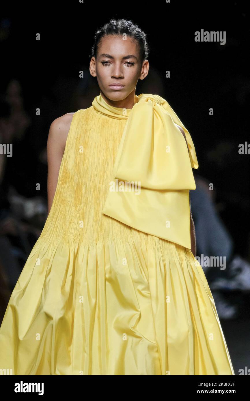 Ein Model geht auf der Skin CO-Modenschau 2. während der Mercedes Benz Fashion Week Madrid Herbst/Winter 2020-21 am 31. Januar 2020 in Madrid, Spanien (Foto: Oscar Gonzalez/NurPhoto) Stockfoto
