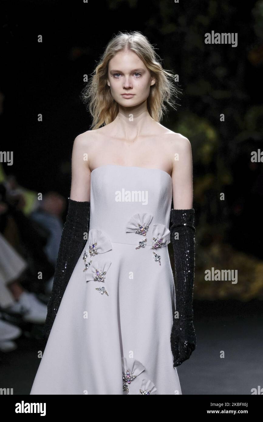 Ein Model geht auf der Skin CO-Modenschau 2. während der Mercedes Benz Fashion Week Madrid Herbst/Winter 2020-21 am 31. Januar 2020 in Madrid, Spanien (Foto: Oscar Gonzalez/NurPhoto) Stockfoto