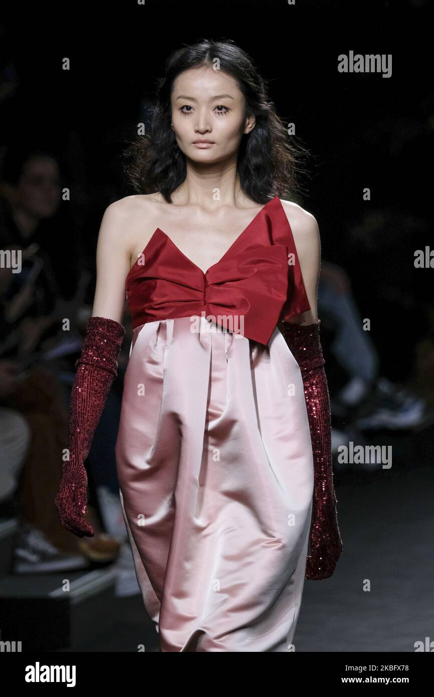 Ein Model geht auf der Skin CO-Modenschau 2. während der Mercedes Benz Fashion Week Madrid Herbst/Winter 2020-21 am 31. Januar 2020 in Madrid, Spanien (Foto: Oscar Gonzalez/NurPhoto) Stockfoto