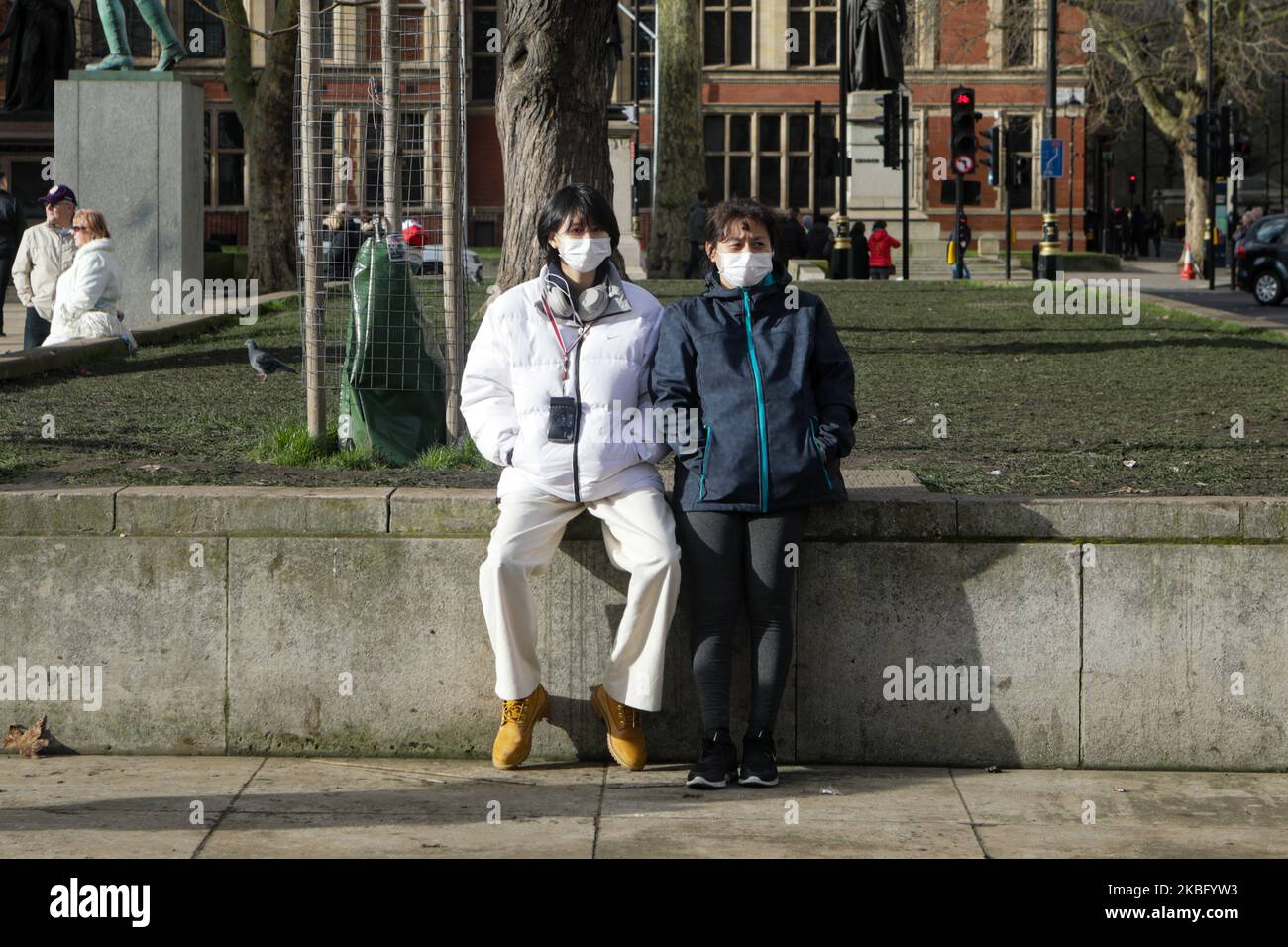 Asiatische Touristen tragen die Maske wegen der Ausbreitung des Coronavirus, für das es kürzlich in England, London, am Samstag, den 1 2020. Februar bestätigt wurde. (Foto von Mairo Cinquetti/NurPhoto) Stockfoto
