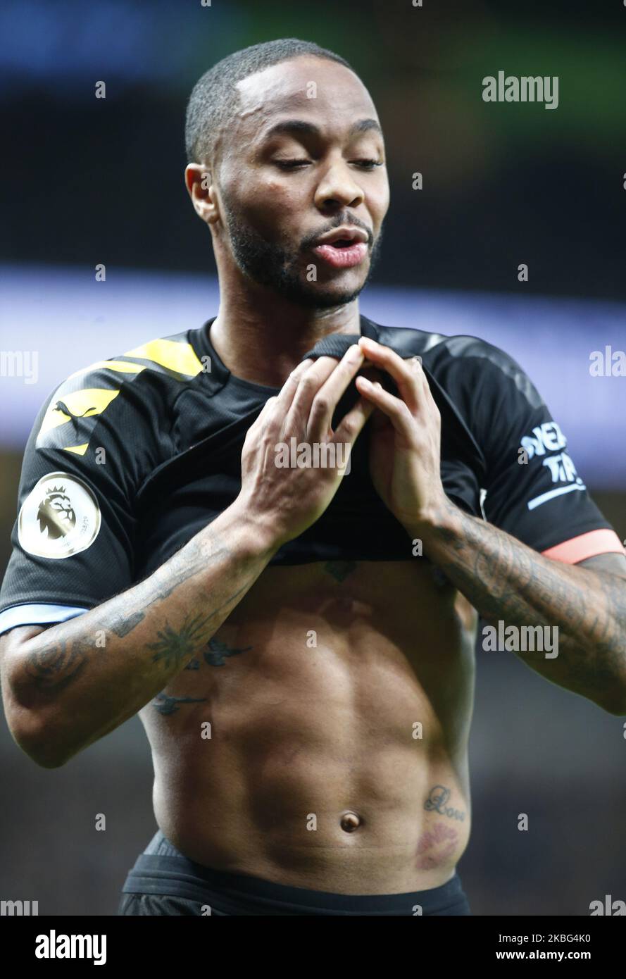 Raheem Sterling von Manchester City nimmt sich am 02 2020. Februar im Tottenham Hotspur Stadium, London, England, beim Premier League-Spiel zwischen Tottenham Hotspur und Manchester City eine Verletzung vor. (Foto von Action Foto Sport/NurPhoto) Stockfoto