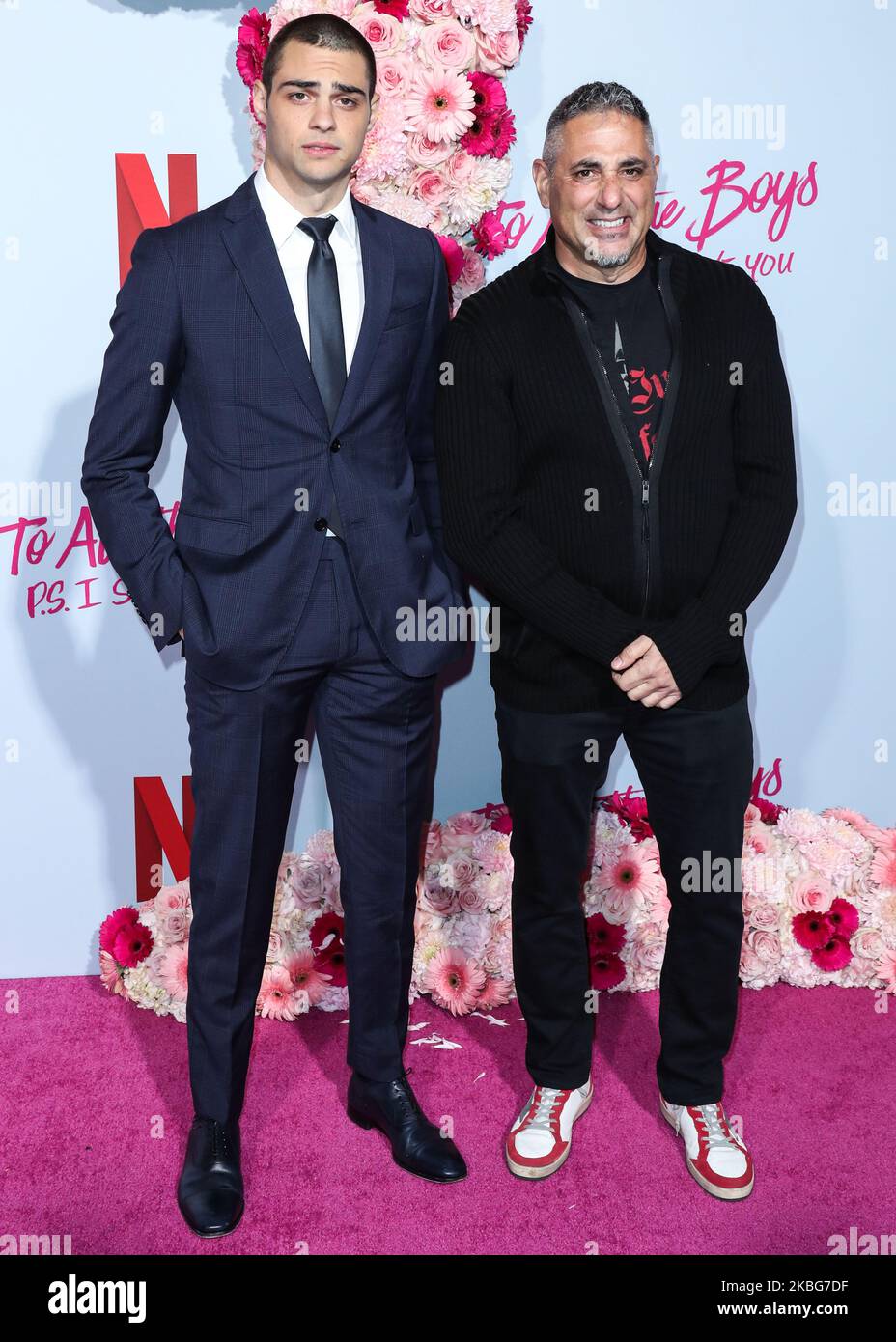 HOLLYWOOD, LOS ANGELES, KALIFORNIEN, USA - 03. FEBRUAR: Der Schauspieler Noah Centineo und Vater Gregory Vincent Centineo kommen zur Los Angeles-Premiere von Netflix's „To All The Boys: P.S. I Still Love You“, die am 3. Februar 2020 im Ägyptischen Theater in Hollywood, Los Angeles, Kalifornien, USA, stattfand. (Foto von Xavier Collin/Image Press Agency/NurPhoto) Stockfoto
