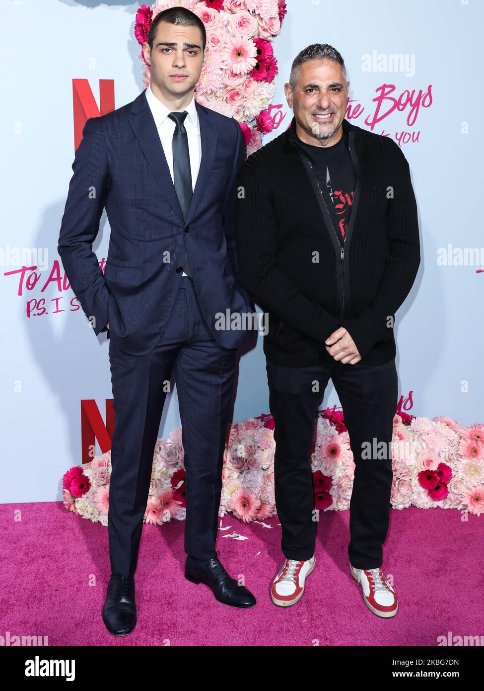 HOLLYWOOD, LOS ANGELES, KALIFORNIEN, USA - 03. FEBRUAR: Der Schauspieler Noah Centineo und Vater Gregory Vincent Centineo kommen zur Los Angeles-Premiere von Netflix's „To All The Boys: P.S. I Still Love You“, die am 3. Februar 2020 im Ägyptischen Theater in Hollywood, Los Angeles, Kalifornien, USA, stattfand. (Foto von Xavier Collin/Image Press Agency/NurPhoto) Stockfoto