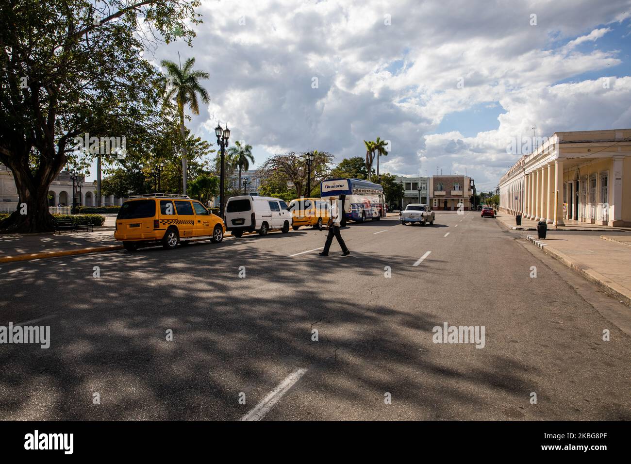 Eine allgemeine Ansicht von Cienfuegos, Kuba, am 19. Januar 2020. Cienfuegos ist die Hauptstadt der Provinz Cienfuegos, eine Stadt an der Südküste Kubas. Im Jahr 2005 wurde das städtische historische Zentrum von Cienfuegos von der UNESCO in die Liste des Weltkulturerbes aufgenommen und zitierte Cienfuegos als das beste erhaltene Beispiel für die Umsetzung der spanischen Aufklärung im frühen 19.. Jahrhundert in der Stadtplanung. (Foto von Manuel Romano/NurPhoto) Stockfoto