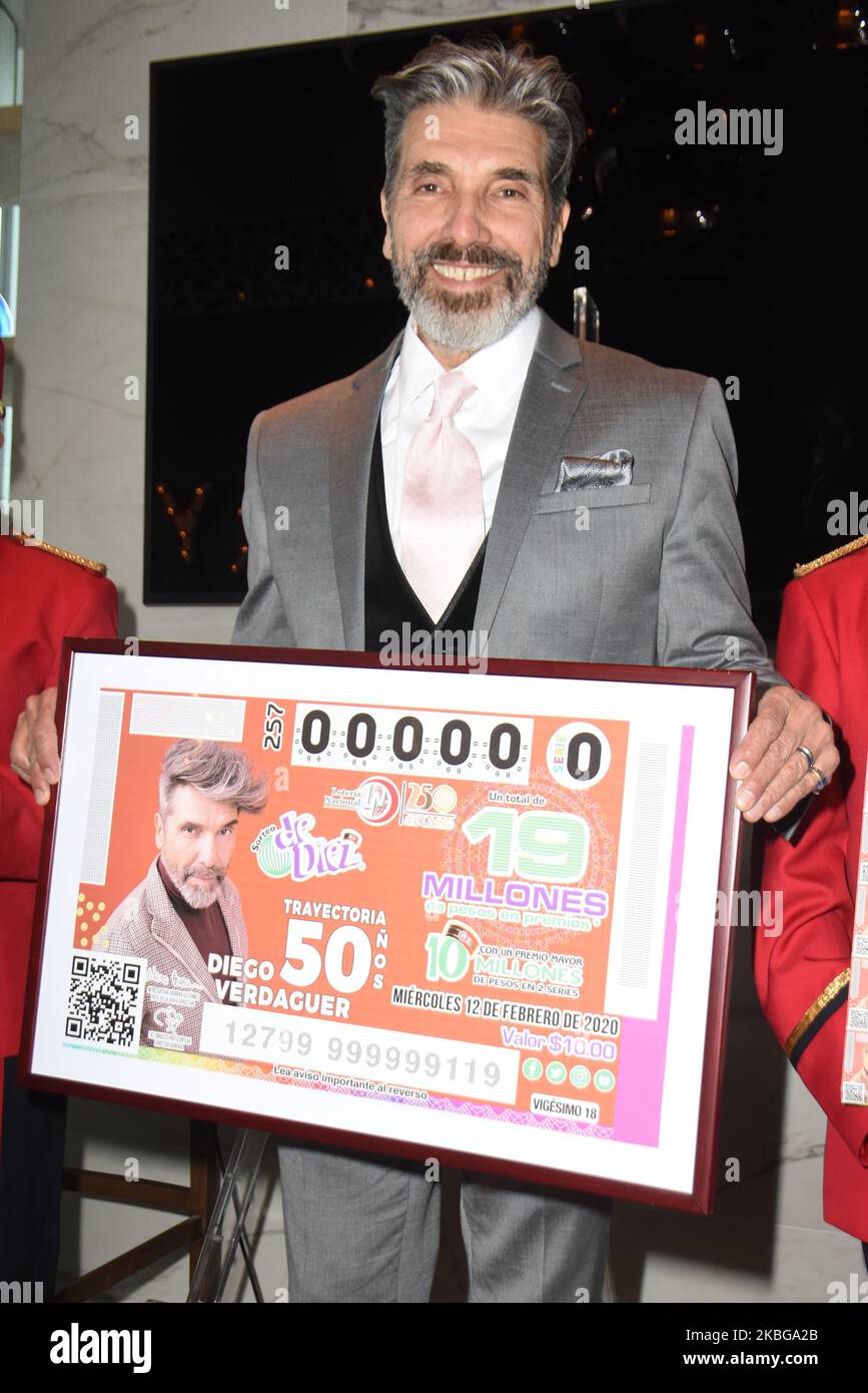 MEXIKO-STADT, MEXIKO - 5. FEBRUAR: Der argentinische Sänger Diego Verdaguer nimmt am 5. Februar an der Vorstellung des Tickets der Ten Lottery No. 257 der National Lottery for Public Assistance anlässlich des 50.. Jahrestages der Flugbahn von Diego Verdaguer im Vintory Club Teil. 2020 in Mexiko-Stadt, Mexiko (Foto von Eyepix/NurPhoto) Stockfoto