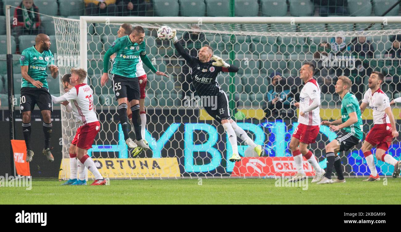 Artur Jedrzejczyk (Legia),Arkadiusz Malarz (LKS) während des Fußballspiels von PKO BP Ekstraklasa zwischen Legia Warsaw und LKS Lodz im Polnischen Armeestadion in Warschau, Polen, am 9. Februar 2020. (Foto von Foto Olimpik/NurPhoto) Stockfoto