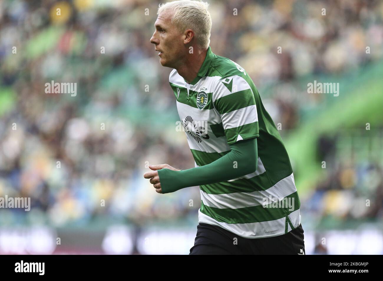 Der sportliche CP-Verteidiger Jeremy Mathieu in Aktion während des Liga-NOS-Spiels zwischen Sporting CP und Portimonense SC im Estadio Jose Alvalade am 9. Februar 2020 in Lissabon, Portugal. (Foto von Paulo Nascimento/NurPhoto) Stockfoto