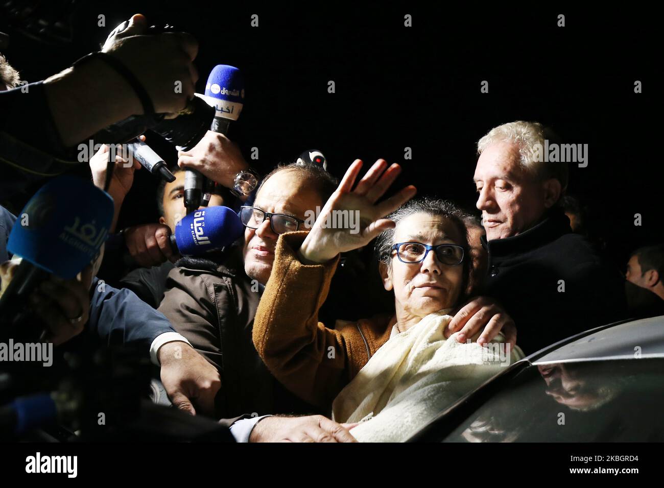 Louisa Hanoune, Vorsitzende der Arbeiterpartei Algeriens, nachdem sie am 10. Februar 2020 in der Stadt Blida, etwa 45 Kilometer südwestlich der Hauptstadt, aus dem Gefängnis entlassen worden war. - Ein algerisches Militärgericht hat eine Haftstrafe von 15 Jahren für den Bruder des ehemaligen Präsidenten und zwei ehemalige Leiter der Nachrichtendienste bestätigt, die für schuldig befunden wurden, gegen den Staat Verschwörungen zu schmieden. Der vierte Angeklagte Louisa Hanoune sieht die anfängliche 15-jährige Haftstrafe wegen Verschwörung gegen Armee und Staat in Algerien auf die Bewährungsstrafe reduziert (Foto: Bilral Bensalem/NurPhoto) Stockfoto