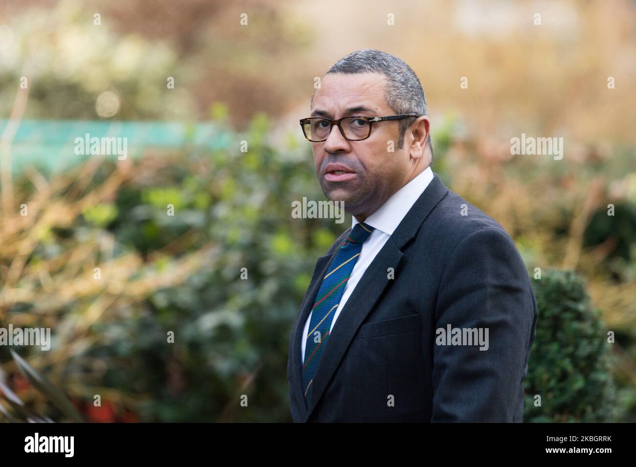 James, Vorsitzender der konservativen Partei und Minister ohne Portfolio, kommt geschickt in der Downing Street im Zentrum von London an, um an einer Kabinettssitzung am 11. Februar 2020 in London, England, teilzunehmen. Es wird erwartet, dass Premierminister und seine Regierung grünes Licht für das Hochgeschwindigkeitsbahnprojekt HS2 geben werden, trotz der Bedenken hinsichtlich der Kosten, die jetzt auf £106 Milliarden geschätzt werden, und der potenziellen Umweltauswirkungen seines Baus. (Foto von Wiktor Szymanowicz/NurPhoto) Stockfoto