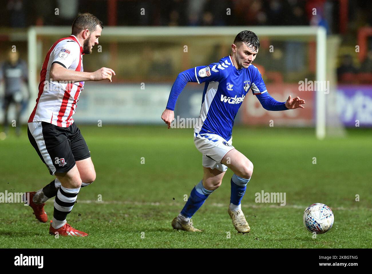 Pierce Sweeney und Jonny Smith von Oldham Athletic während des Sky Bet League 2-Spiels zwischen Exeter City und Oldham Athletic am Dienstag, den 11.. Februar 2020 im St James' Park, Exeter. (Foto von Eddie Garvey/MI News/NurPhoto) Stockfoto