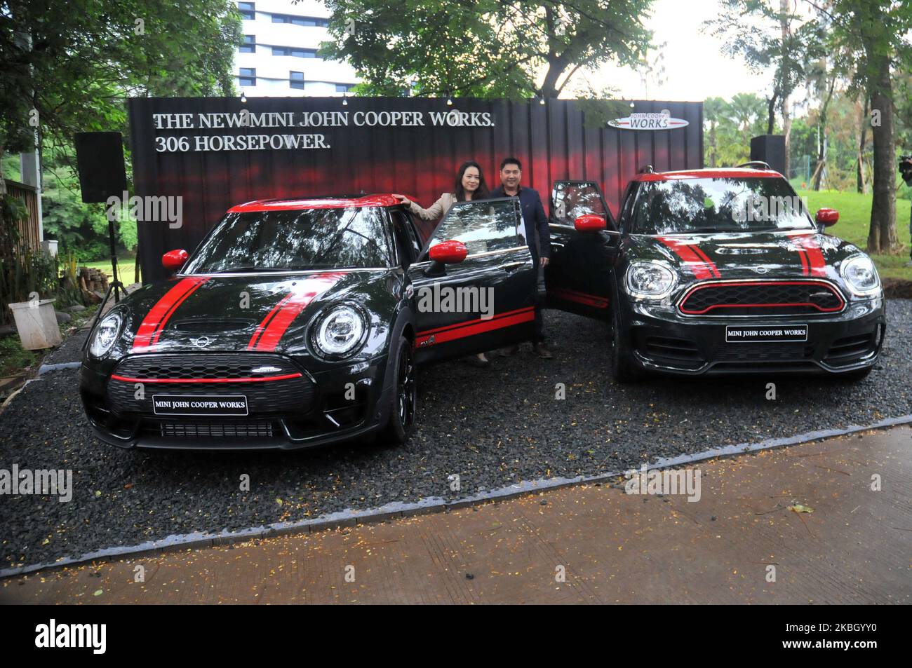 Buyer sehen auf der neuen MINI John Coopers Werke in Jakarta, am, Februar 14,2020. MINI Indonesia lancierte den neuen MINI Clubman, der aus zwei Varianten besteht: MINI Cooper Clubman und MINI Cooper S Clubman, während John Cooper Works in den VARIANTEN MINI JCW Clubman und MINI JCW Countryman vertreten ist. Dasril Roszandi (Foto von Dasril Roszandi/NurPhoto) Stockfoto