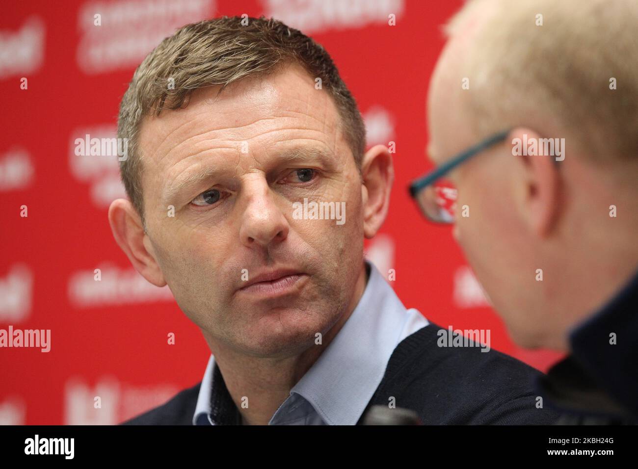 Graham Jones, Stadtmanager von Luton, wird vom BBC Three Counties Radio nach dem Sky Bet Championship-Spiel zwischen Middlesbrough und Luton Town im Riverside Stadium, Middlesbrough, am Samstag, dem 15.. Februar 2020, interviewt. (Foto von Mark Fletcher/MI News/NurPhoto) Stockfoto