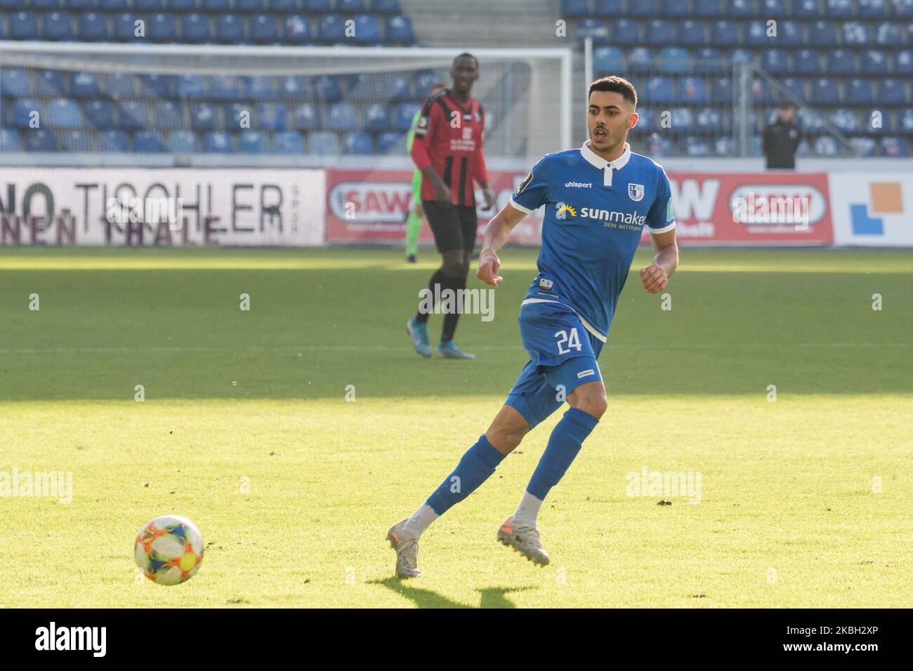 Tarek Chahed von Magdeburg während der 3. Bundesliga-Spiel zwischen 1. FC Magdeburg und Chemnitzer FC in der MDCC-Arena am 15. Februar 2020 in Magdeburg. (Foto von Peter Niedung/NurPhoto) Stockfoto