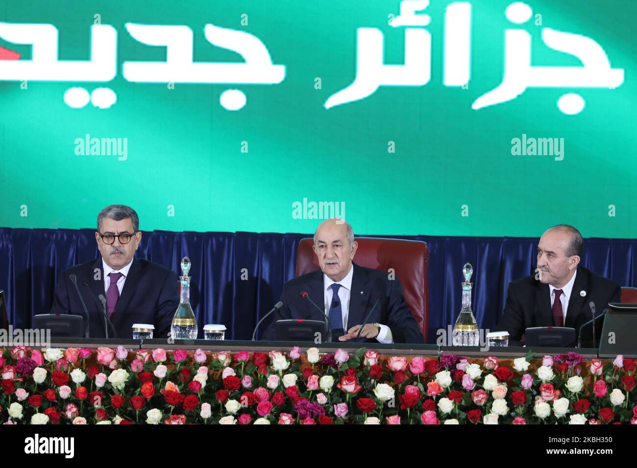 Das Treffen der Regierung und der Walis für ein neues Algerien am Sonntag, den 16. Februar 2020 in Algier unter dem Vorsitz des Präsidenten der Republik, Herrn Abdelmadjid Tebboune (C), in Anwesenheit des Premierministers Abdelaziz Djerad (L), Und Kamel Beldjoudi, Innenminister (R), Regierungsmitglieder, Beamte der Zentralregierung und der lokalen Behörden sowie gewählte Beamte. (Foto von Bilral Bensalem/NurPhoto) Stockfoto