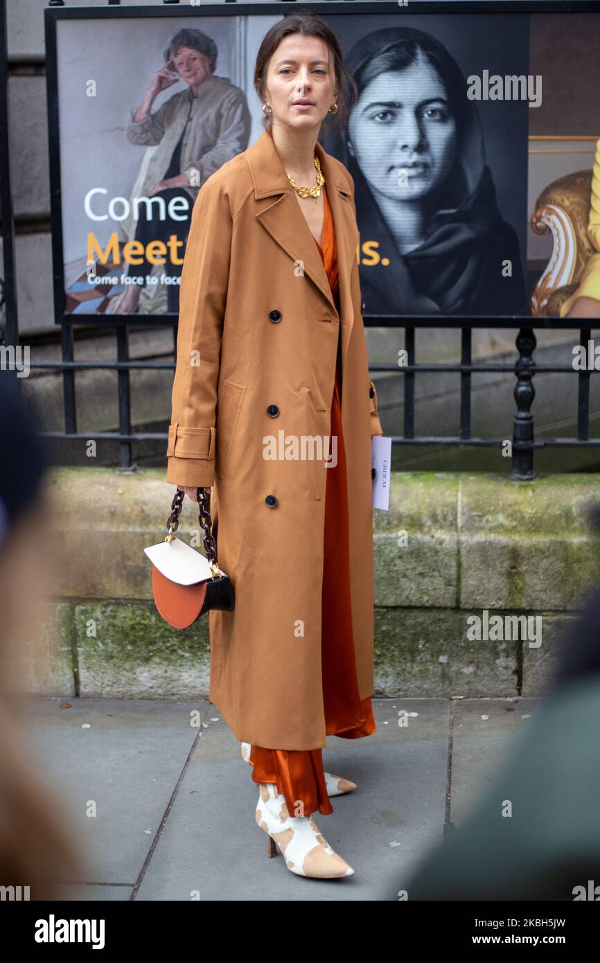 Ein Gast während der London Fashion Week AW 2020, 17. Februar 2020 in London, England (Foto von Robin Pope/NurPhoto) Stockfoto