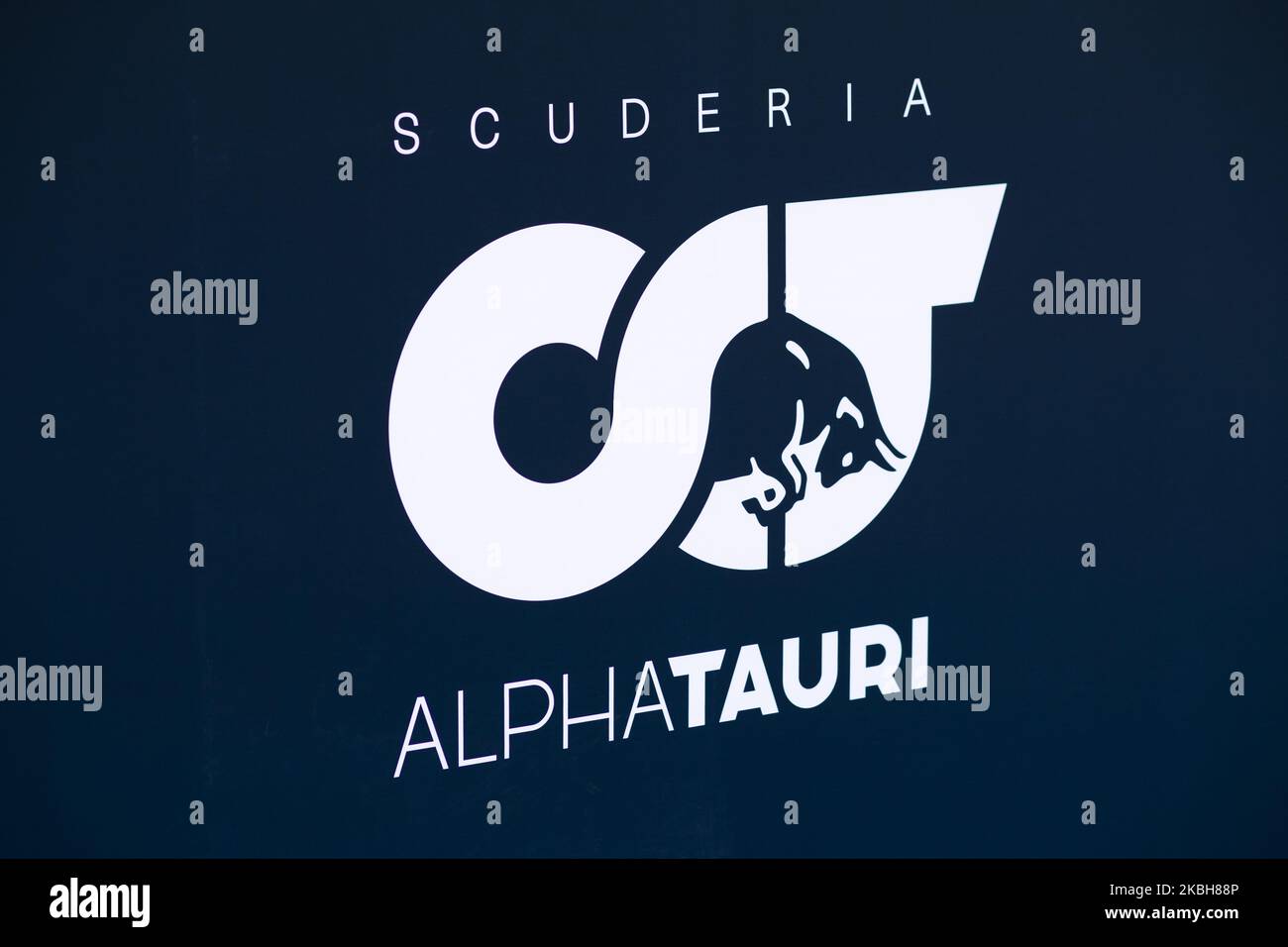 Scuderia Alpha Tauri AT01 Honda Logo Ambiente während der Formel 1 Wintertests auf dem Circuit de Barcelona - Catalunya am 19. Februar 2020 in Barcelona, Spanien. (Foto von Xavier Bonilla/NurPhoto) Stockfoto