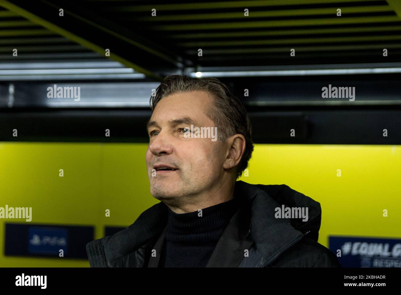 Michael Zorc, Sportdirektor des BVB, schaut vor dem UEFA Champions League-Spiel Borussia Dortmund gegen den FC Paris Saint-Germain in Dortmund am 18. Februar 2020 in den letzten 16 Jahren auf. (Foto von Peter Niedung/NurPhoto) Stockfoto