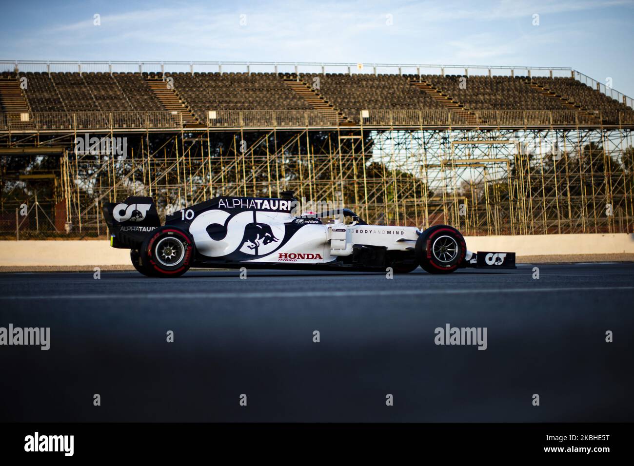 10 GASLY Pierre (Fra), Scuderia Alpha Tauri AT01 Honda, Aktion während der Formel 1 Wintertests auf dem Circuit de Barcelona - Catalunya am 21. Februar 2020 in Barcelona, Spanien. (Foto von Xavier Bonilla/NurPhoto) Stockfoto
