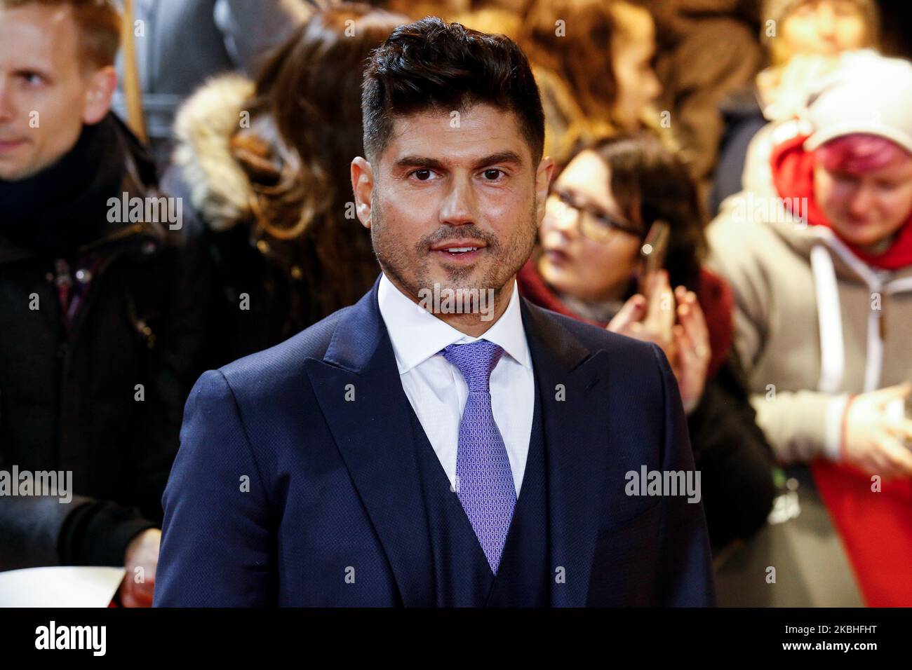 DER US-Regisseur Andrew Levitas kommt mit einem roten Karper vor der Vorführung von Minamata mocie während der Berlinale 70. am 21. Februar 2020 im Friedrichstadt-Palast in Berlin an. (Foto von Dominika Zarzycka/NurPhoto) Stockfoto