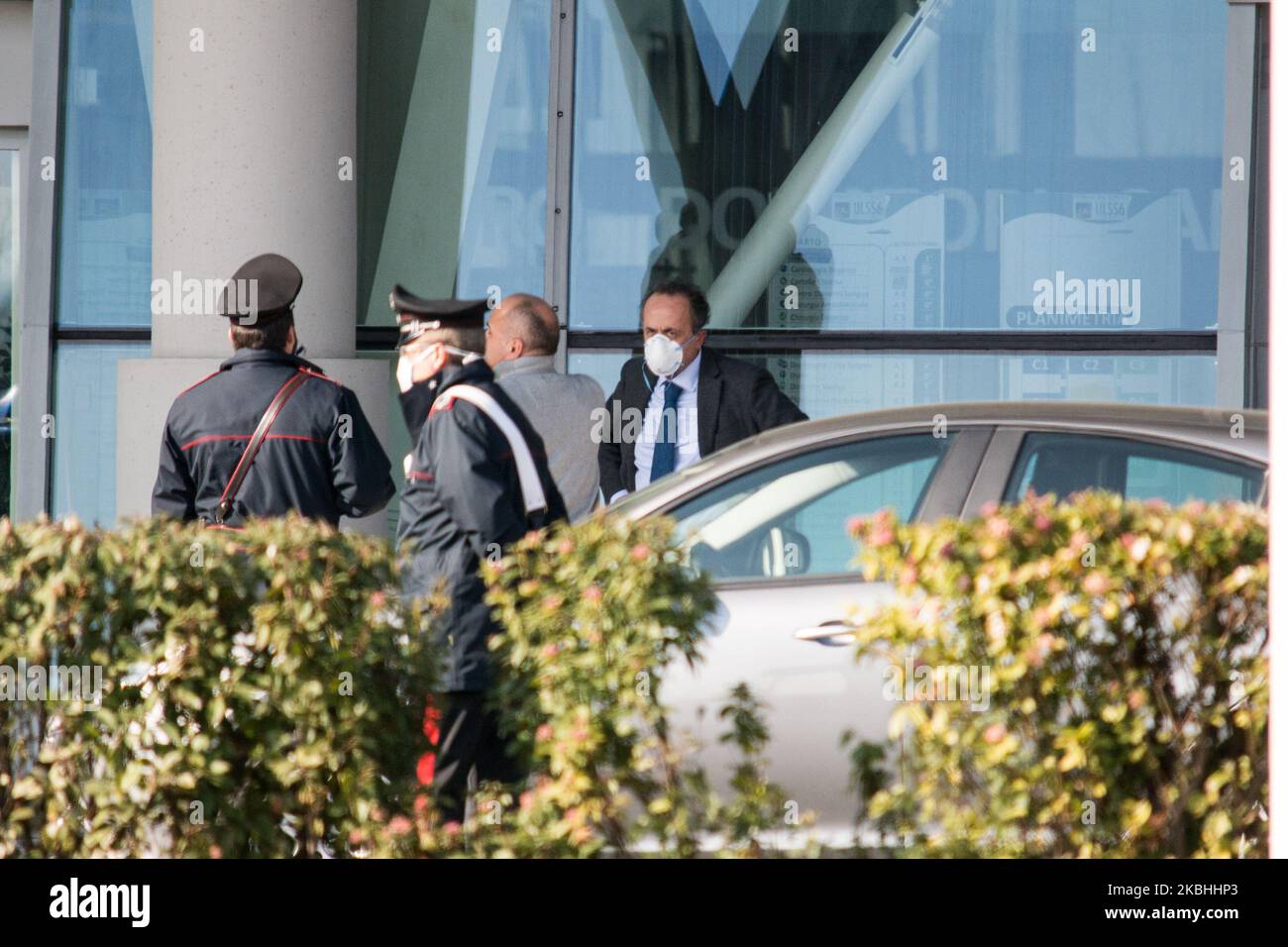 Der Quästor von Padua Dr. Paolo Fassari besucht am 22. Februar 2020 das Krankenhaus Schiavonia in der Provinz Padua, Italien, nachdem er das erste Opfer des Coronavirus in Italien war. Der Präsident der Region, Zaia, schrieb in den sozialen Medien, dass „während der Nacht der Katastrophenschutz des Veneto vorsorglich 12 Zelte für maximal 96 Plätze außerhalb des Krankenhauses von Schiavonia (Padua) aufgestellt hat, die für medizinisches Personal und medizinisches Personal zur Verfügung stehen“. Die Intervention ist Teil der Isolationsoperationen im Gebiet von Padua, wo sich die Infektion entwickelt hat. Italien ist das erste Land in Europa, das ein O hat Stockfoto