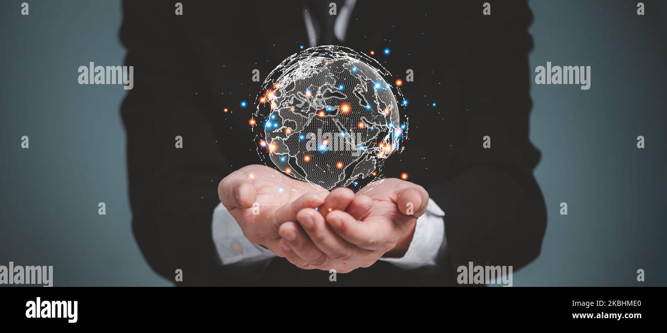 Geschäftsmann mit globaler Netzwerkverbindung. Digitale Kommunikation der Zukunft globales Netzwerk-Technologiekonzept. Stockfoto