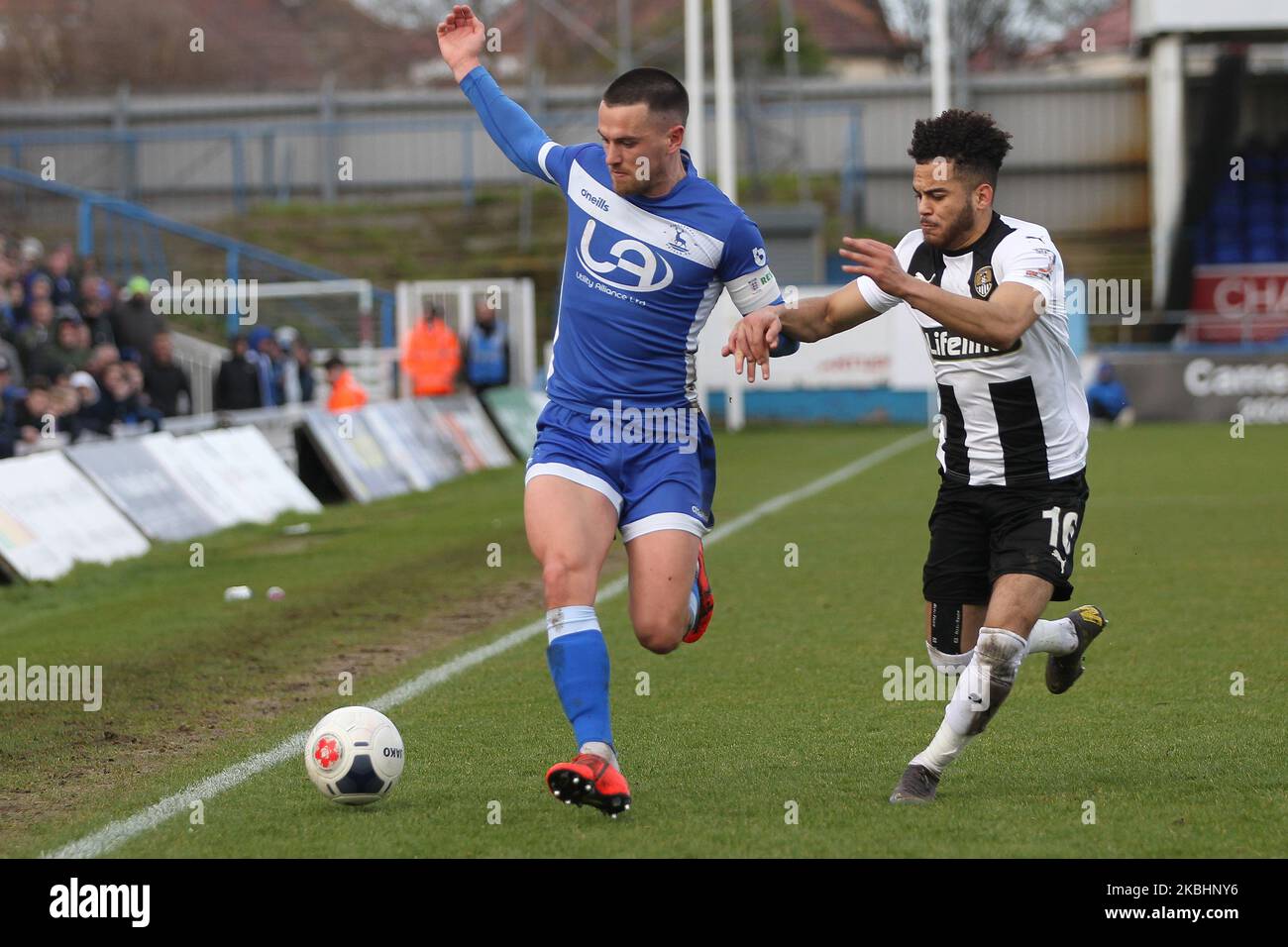 Ryan Donaldson von Hartlepool United im Einsatz mit Dion Kelly-Evans während des Spiels der Vanarama National League zwischen Hartlepool United und Notts County im Victoria Park, Hartlepool, am Samstag, 22.. Februar 2020. (Foto von Mark Fletcher/MI News/NurPhoto) Stockfoto