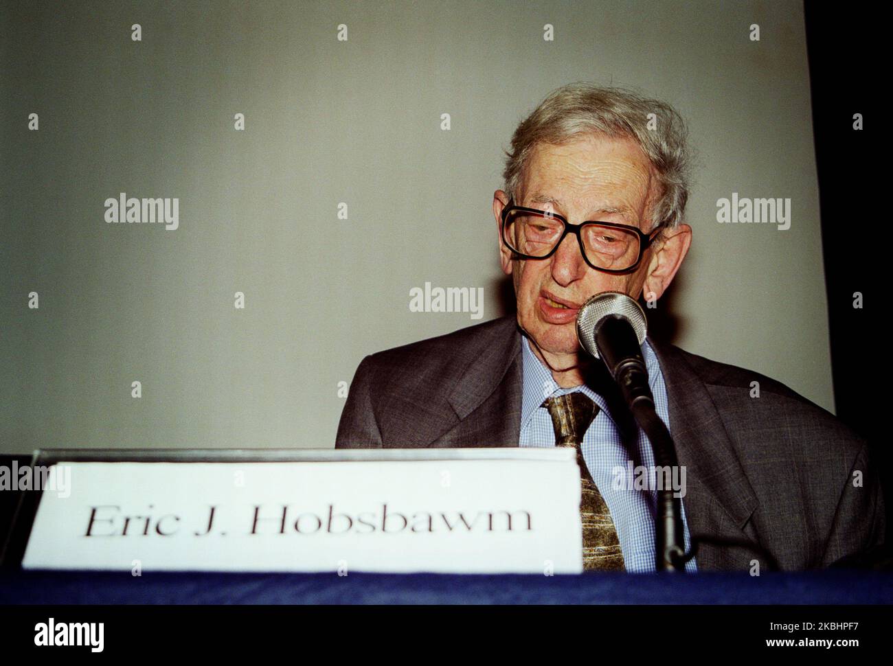 Turin, Italien. 23.Mai 1999. Der englische Historiker und Intellektuelle Eric J.E. Hobsbawm (1917-2012) Stockfoto