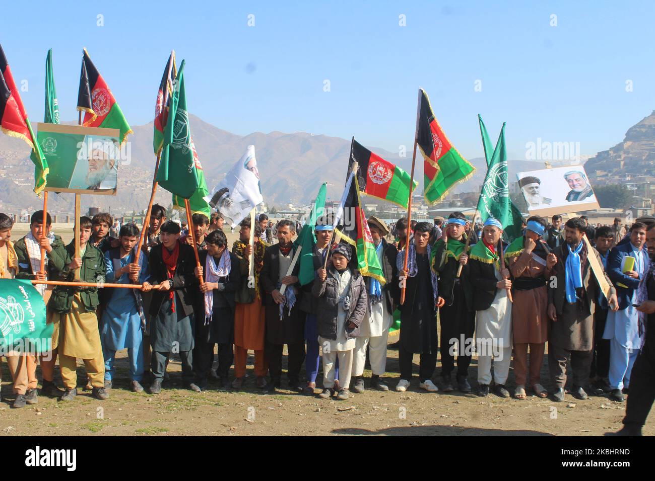 Anhänger des Präsidentschaftskandidaten Abdullah Abdullah versammeln sich, um den selbsterklärten Sieg bei den Präsidentschaftswahlen in Badakhshan, Afghanistan, am 23. Februar 2020 zu feiern. (Foto von Mohammad Sharif Shayeq/NurPhoto) Stockfoto