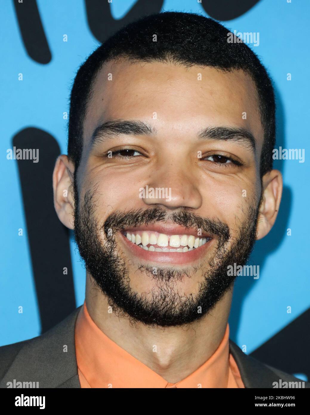 HOLLYWOOD, LOS ANGELES, KALIFORNIEN, USA - 24. FEBRUAR: Der Schauspieler Justice Smith Wearing Prada kommt bei der Los Angeles Special Screening von Netflix's 'All the Bright Places' an, die am 24. Februar 2020 in Hollywood, Los Angeles, Kalifornien, USA, im ArcLight Hollywood stattfand. (Foto von Xavier Collin/Image Press Agency/NurPhoto) Stockfoto