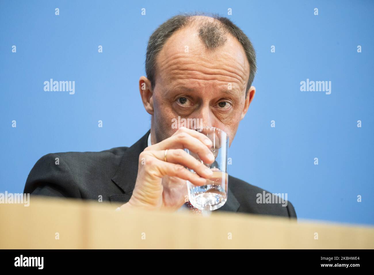 Der deutsche Politiker Friedrich Merz gibt seine Kandidatur zur Führung der Christlich Demokratischen Partei Deutschlands auf der Bundespressekonferenz in Berlin am 25. Februar 2020 bekannt. (Foto von Emmanuele Contini/NurPhoto) Stockfoto