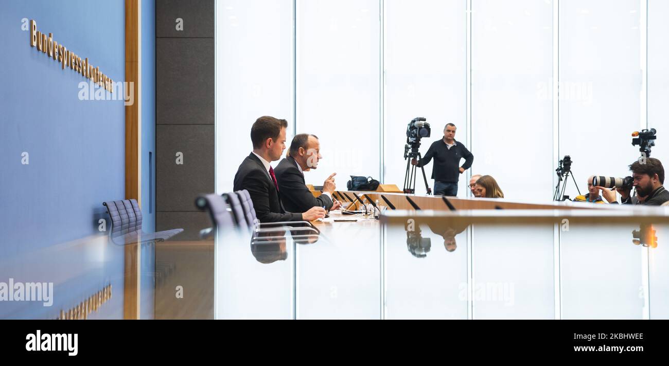 Der deutsche Politiker Friedrich Merz gibt seine Kandidatur zur Führung der Christlich Demokratischen Partei Deutschlands auf der Bundespressekonferenz in Berlin am 25. Februar 2020 bekannt. (Foto von Emmanuele Contini/NurPhoto) Stockfoto