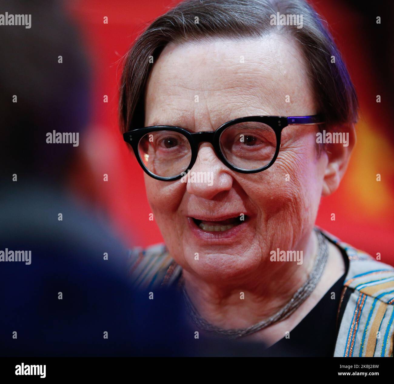 Der polnische Regisseur Agnieszka Holland wird bei der Ankunft zur Premiere des Films 'charlatan' während der Berlinale 70. am 27. Februar 2020 im Berlinale Palast in Berlin interviewt. (Foto von Dominika Zarzycka/NurPhoto) Stockfoto