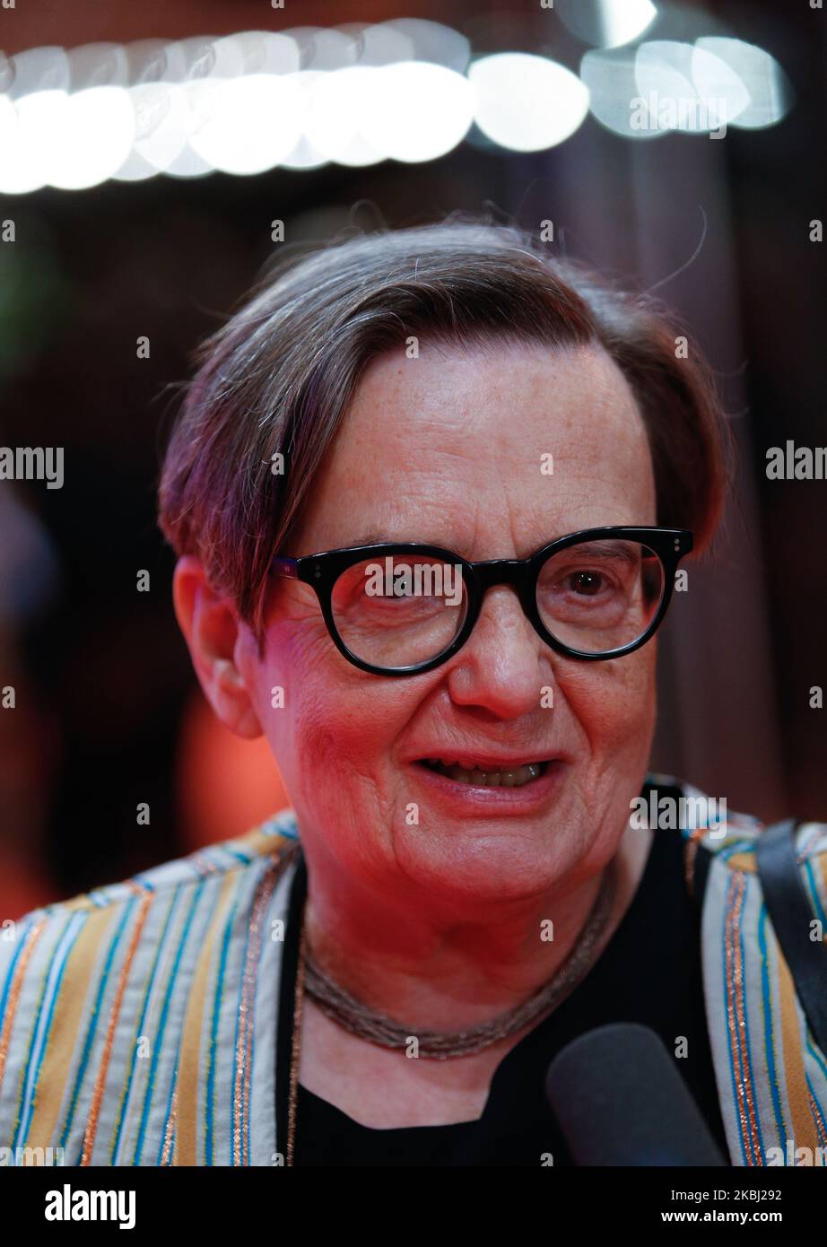 Der polnische Regisseur Agnieszka Holland wird bei der Ankunft zur Premiere des Films 'charlatan' während der Berlinale 70. am 27. Februar 2020 im Berlinale Palast in Berlin interviewt. (Foto von Dominika Zarzycka/NurPhoto) Stockfoto