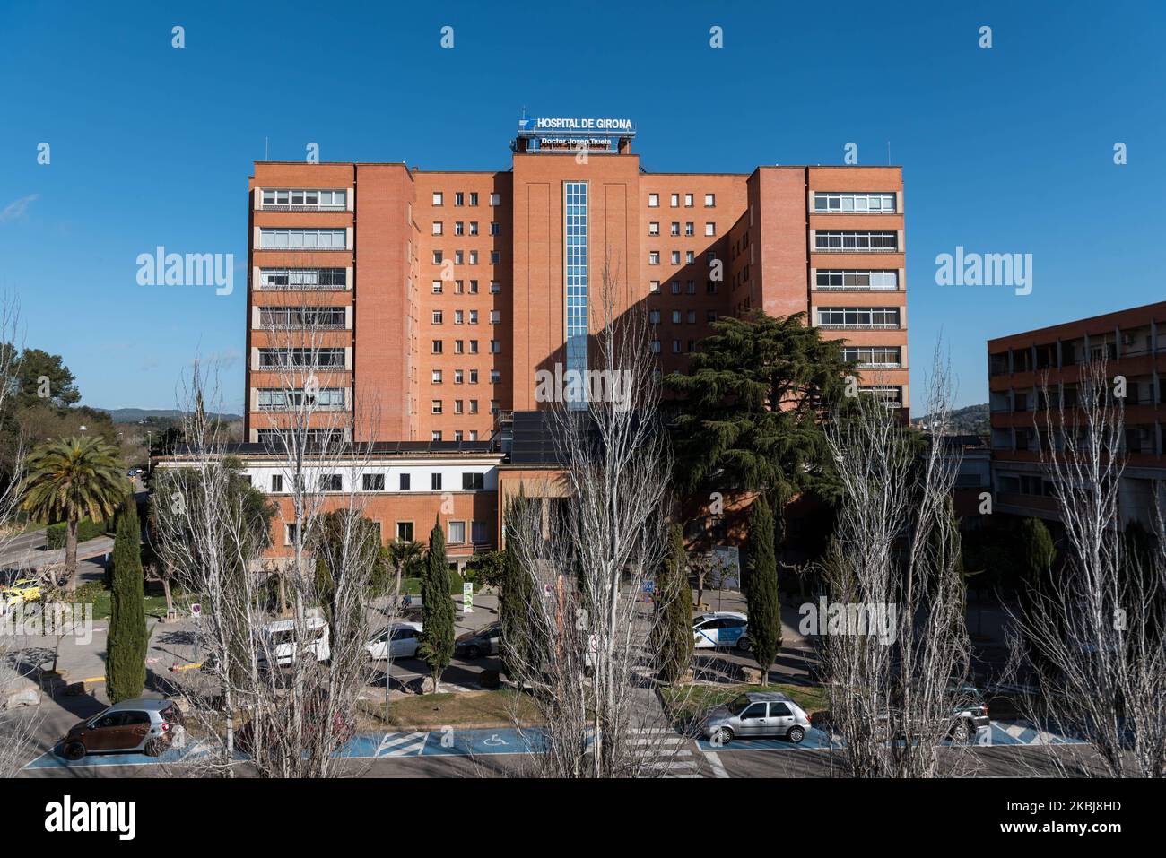 Eine allgemeine Ansicht des Krankenhauses Girona, in Girona, Spanien, am 1. März 2020 - erster Fall des Coronavirus in Girona (Covid-19) Es handelt sich um eine Frau, die für den SMO (Arbeitgeberdienst) arbeitet und vor zwei Wochen in den Norden Italiens Urlaub machte. Es handelt sich um den sechs Fall von Covid-19 in Katalonien. (Foto von Adria Salido Zarco/NurPhoto) Stockfoto