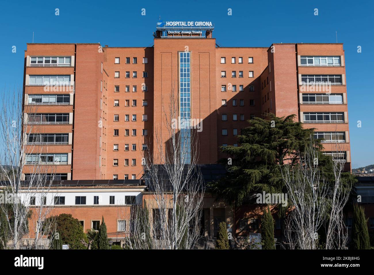 Eine allgemeine Ansicht des Krankenhauses Girona, in Girona, Spanien, am 1. März 2020 - erster Fall des Coronavirus in Girona (Covid-19) Es handelt sich um eine Frau, die für den SMO (Arbeitgeberdienst) arbeitet und vor zwei Wochen in den Norden Italiens Urlaub machte. Es handelt sich um den sechs Fall von Covid-19 in Katalonien. (Foto von Adria Salido Zarco/NurPhoto) Stockfoto