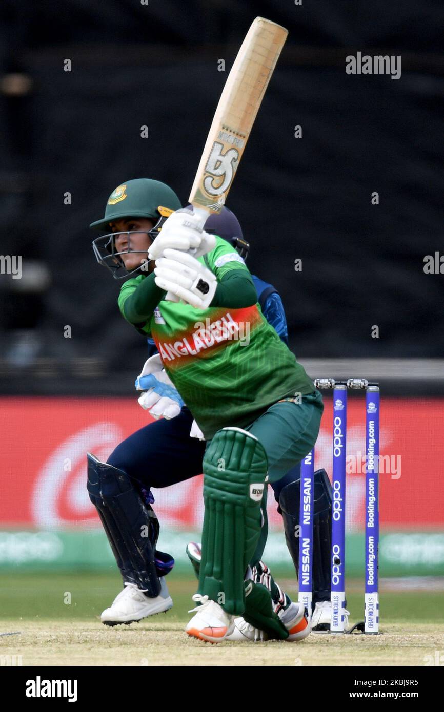 Nigar Sultana Joty aus Bangladesch trifft den Ball beim CricketWeltcup
