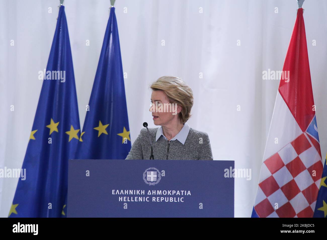 Die Präsidentin der Europäischen Kommission, Ursula von der Leyen, kommt am 3. März 2020 zu einer Pressekonferenz nach Kastanies, an der Grenze zwischen Griechenland und der Türkei, inmitten eines Zuwanderungsaufschwungs aus der benachbarten Türkei. Die türkische Regierung beschloss, den Flüchtlingen und Migranten freien Zugang zu gewähren, um über Griechenland nach Europa zu gelangen. (Foto von Achilleas Chiras/NurPhoto) Stockfoto