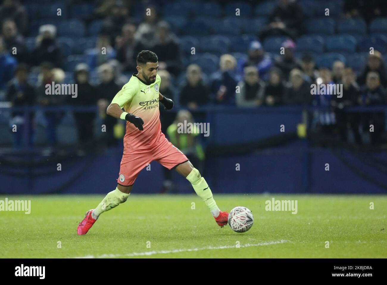 Riyad Mahrez aus Manchester City in Aktion beim Spiel des FA Cup Fifth Road zwischen Sheffield Wednesday und Manchester City in Hillsborough, Sheffield, am Mittwoch, 4.. März 2020. (Foto von MI News/NurPhoto) Stockfoto