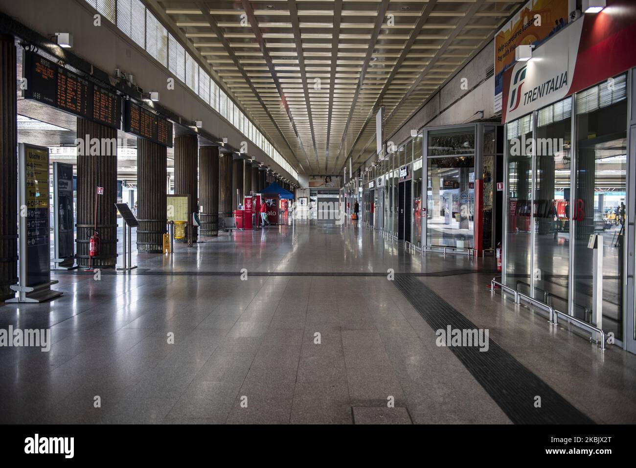 Der Bahnhof von Venedig Santa Lucia, Italien am 12. März 2020. Die Stadt wirkt surreal ohne Touristen auf den Straßen, die nach dem Coronavirus Emergency meist leer sind. (Foto von Giacomo Cosua/NurPhoto) Stockfoto